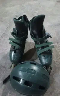 اسکیت سایز ۳۸ الی ۴۰ همراه کلاه و محافظ دست و پا
