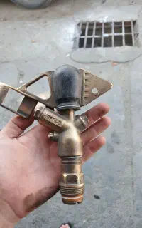 شیر اب پاش خودکار اسپانیای