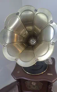 گرامافون ایستاده