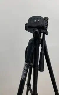 سه پایه دوربین