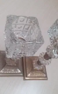 سه عدد شمعدان