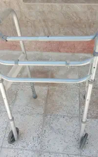 واکر چرخ دار