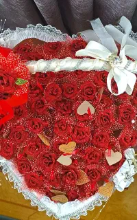 سینی حناوشاخه گل رز حنایی