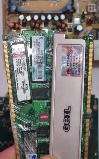 رم ۲ گیگ ‌DDR2 کارکرده سالم