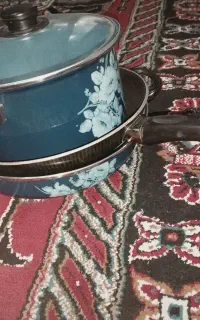 دوعدد ماهیتابه ویک عدد قابلمه