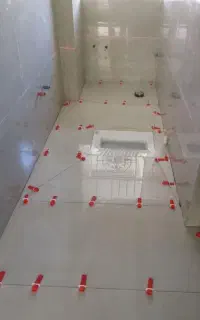 کاشی‌کاری و سرامیک‌کاری کف و دیوار ساختمان