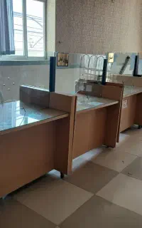 میز پیشخوان و کتابخانه