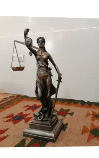 مجسمه عدالت