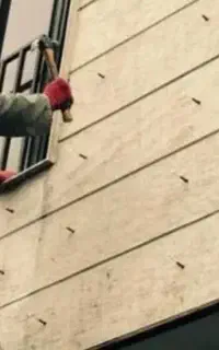 پیچ و رولپلاک با طناب و شستشوی نما و دیوار حیاط