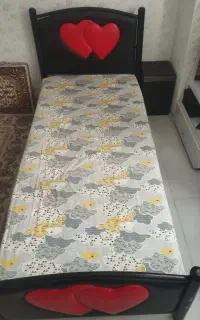 تخت یک نفره همراه با تشک