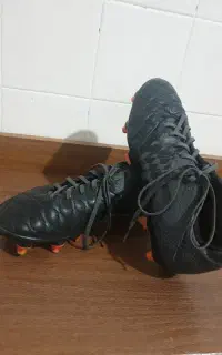 کفش فوتبال کیپستا سایز ۴۰