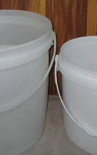 سطل های  ۸کیلویی و ۵ کیلویی