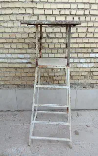 چهار پایه فلزی