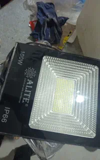 دو عدد نور افکن.چراغ