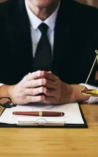 وکیل پایه یک دادگستری، قاضی سابق دادگستری