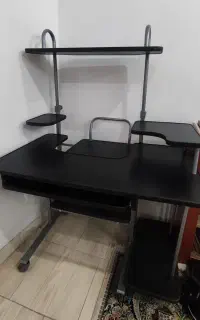 میز تحریر و کامپیوتر چرخ دار