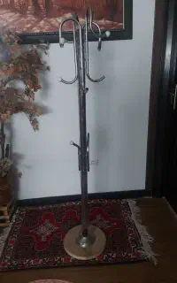 چوب لباسی ایستاده