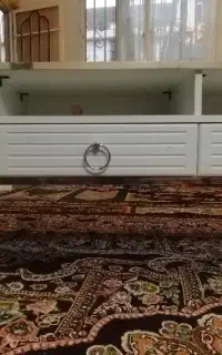 میز تلویزیون سفید در حد نو