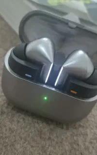 پرچمدار بادز ۳ پرو
