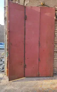 مقداری آهن و در پنجره مصرفی