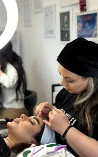 دعوت به همکاری در تمامی لاینهای زیبایی