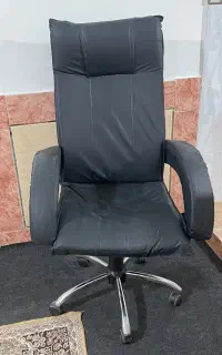 صندلی اداری با تنظیم ارتفاع و پشتی