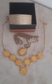 طلا ۱۰۰ بالای تابلو