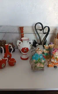 مجسمه و گلدان
