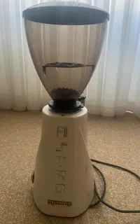 گرایندر لاسپازیاله