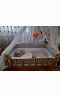 تخت کودک کنار تخت مادر
