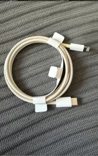 کابل شارژ اصل اصل بشرط داخل جعبه ایفون ۱۴ نونو