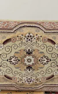 یک جفت پشتی قدیمی خوشرنگ و زیبا