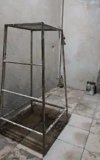 چهار پایه فلزی