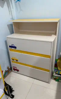 تخت تک نفره ب همراه دراور و دکوری