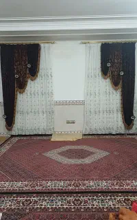 ۴عدد پرده درحدنو ۴تا مخمل قهوه ای چوب پرده ملافه
