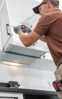 به دو نصاب کابینت ماهر نیاز داریم