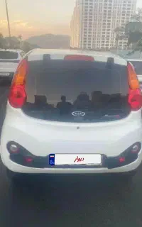 ماشین فنی کاملا سالم و ی لکه رنگ در عقب سمت راننده