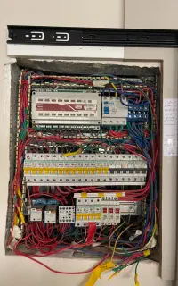 برقکار برقکاری