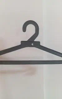 چوب لباسی پلاستیکی مشکی