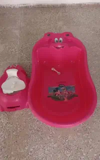 وان بچه و دستشویی فرنگی