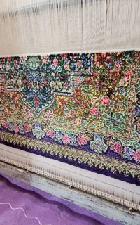 فرش ابریشم دستباف قم نیمه کاره روی دار