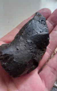 یک عدد شهاب سنگ بالایه سوخته