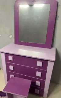 تخت وکمدنوجوان