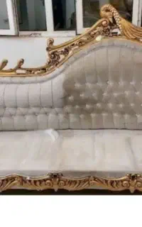 پسر جوان نظافت منزل وجابجایی وسایل انجام میدم