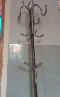 رخت اویز ایستاده