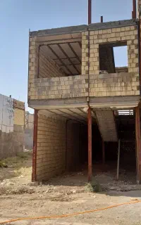 ساختمان نیمه کاره در چشمه خانی