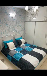 لوستر شیشه ای سفید به همراه دیوار کوب