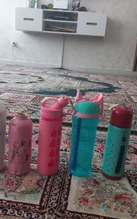 چندعدد قمقمه آب