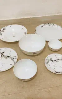 فروش ست ۲۶ پارچه کاسه و بشقاب نو به قیمت مناسب.