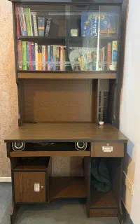 میز تحریر با کتابخانه